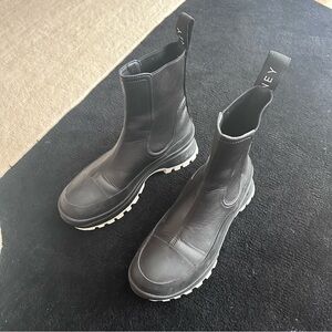WORN ONCE STELLA MCCARTNEY Trace Chelsea boots